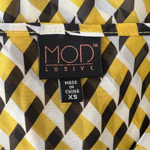 Nordstrom tbd Modlusive yellow black white geo print 3/4 sleeve v-neck blouse - Picture 5 of 7